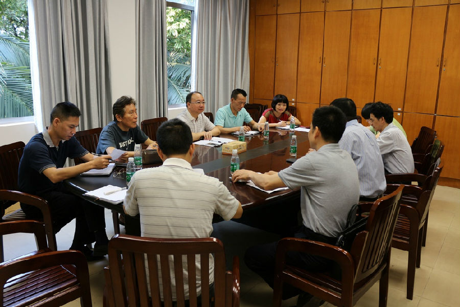 张协奎副校长率队赴数学与信息科学学院调研.JPG